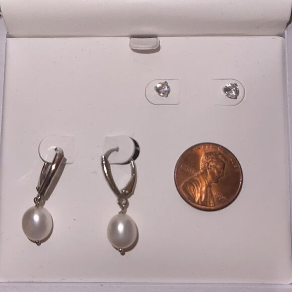 R.H.Macy &Co sterling silver pearl 8-9 mm earrings and post earrings set - Picture 2 of 4